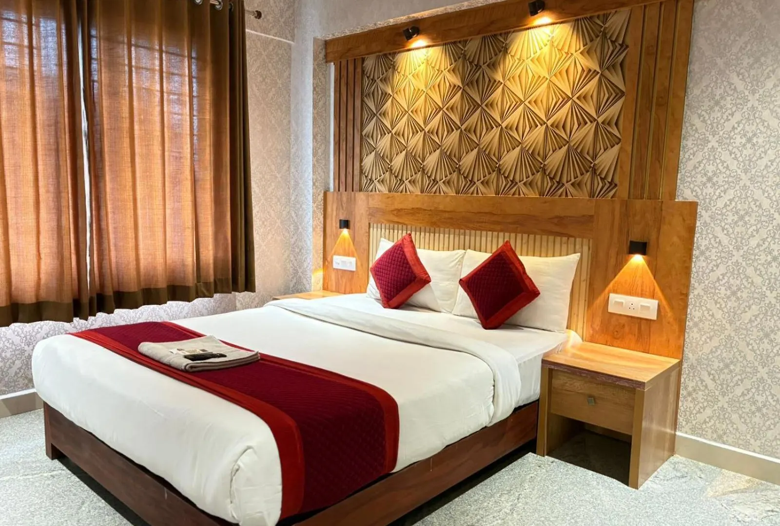 Crystal Inn By D2V Kochi Hotel