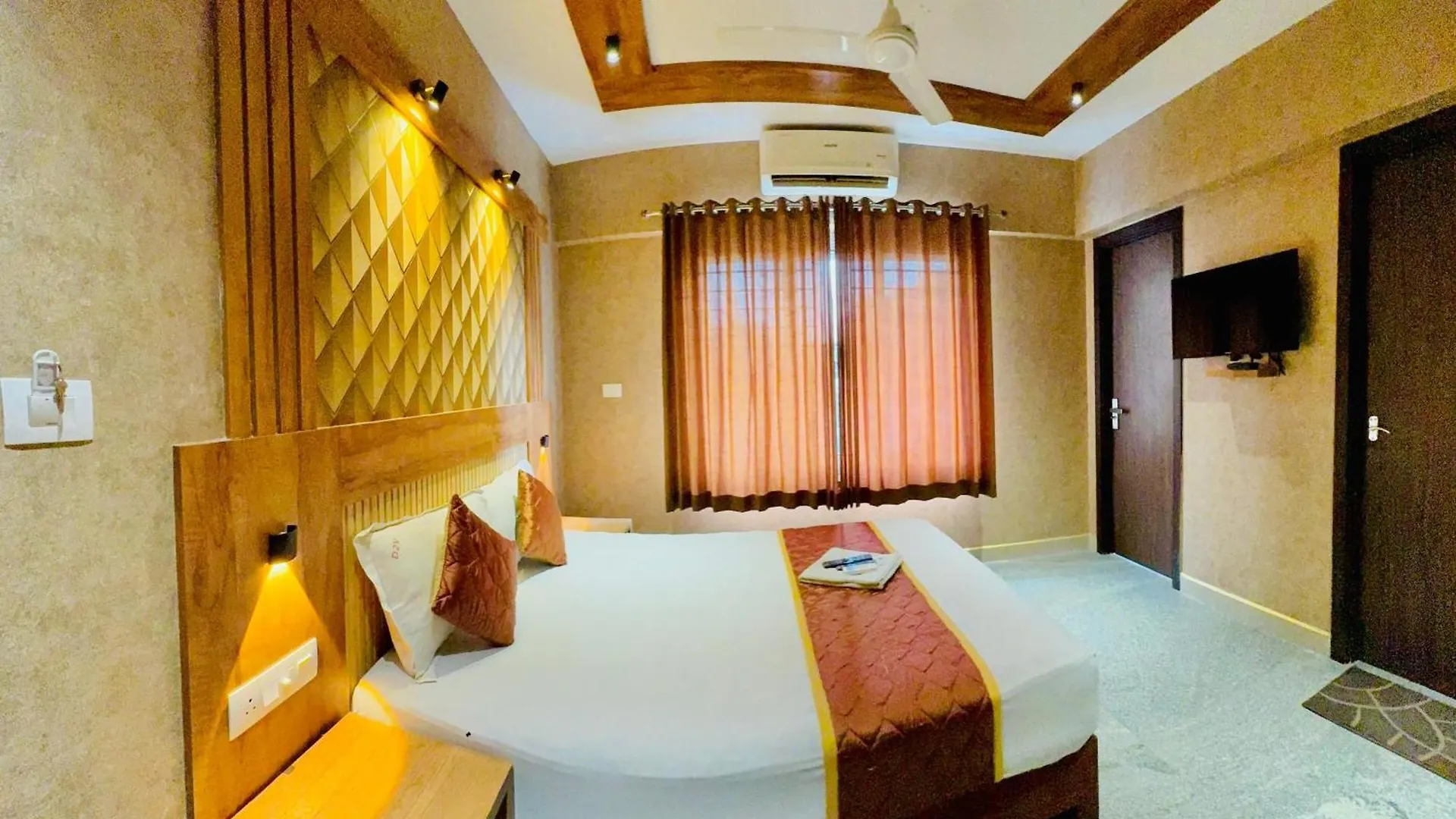 Hotel Crystal Inn By D2V Kochi