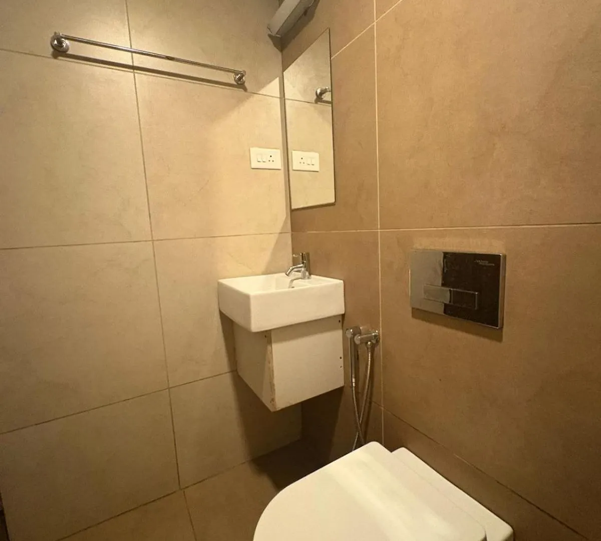 Hotel Crystal Inn By D2V Kochi