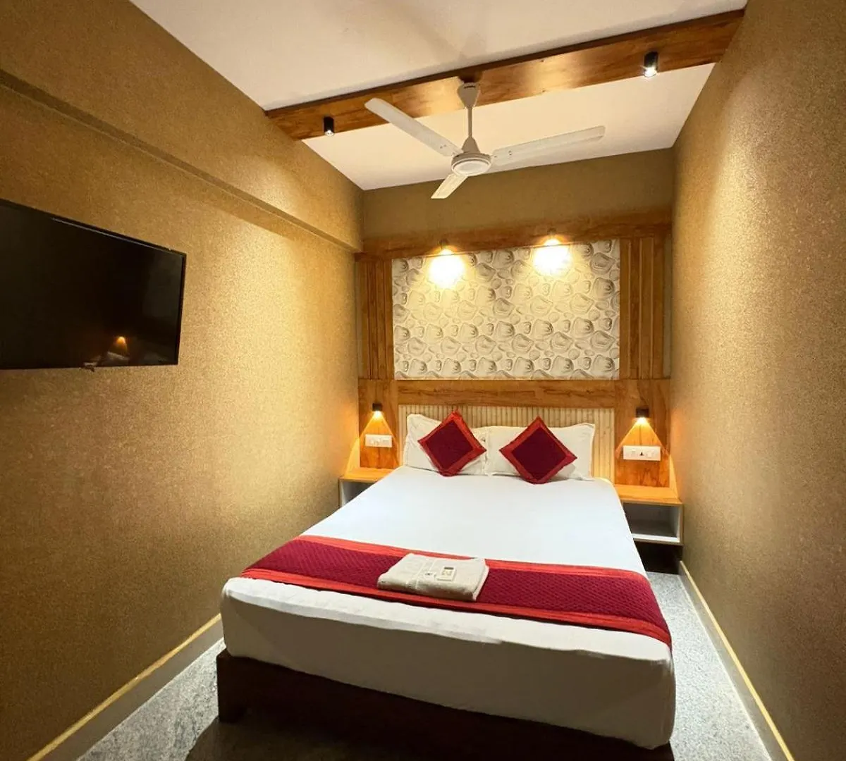 Crystal Inn By D2V Kochi Hotel