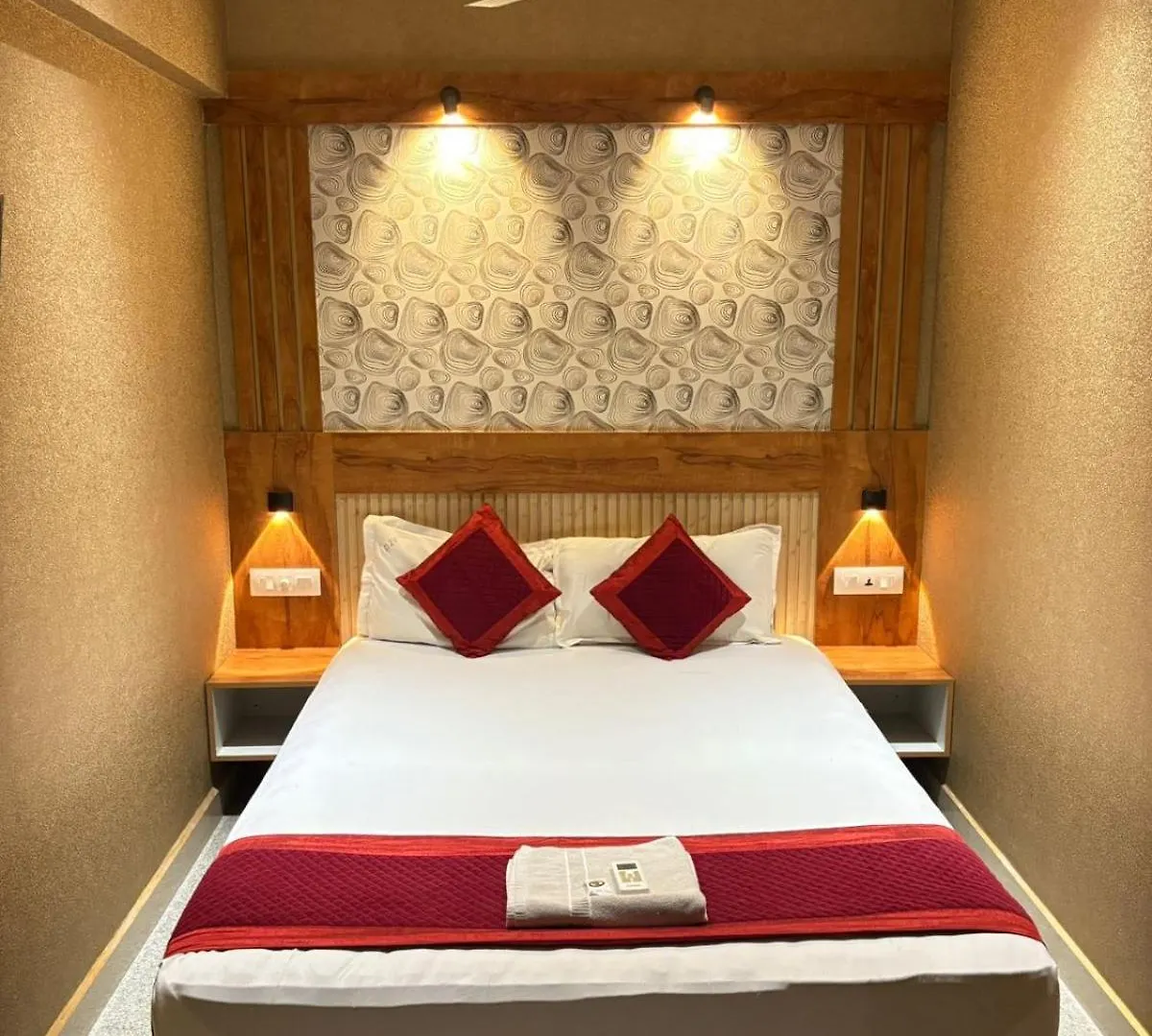 Hotel Crystal Inn By D2V Kochi